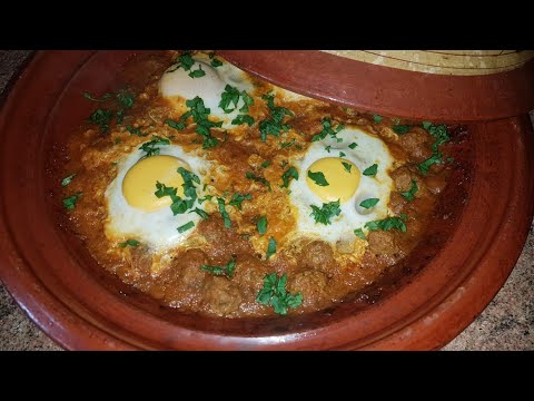 Tajin Marroquí Tradicional De Kefta Y Huevo Comida De Marruecos