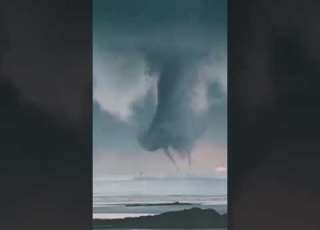 شاهد الإعصار بالبحر حقيقة أم خيالWatch Th Hurricane In The Sea