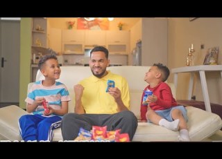 የኪኪዉ እና ያሚ ስናክ የቴሌቭዥን ማስታወቂያ ከልጆቼ ጋር Ethiopian QQ And Yummy Snack TV Commercial