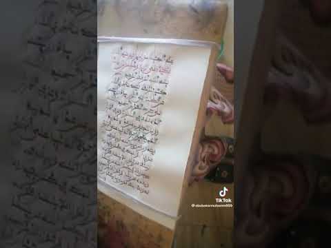 Ga Wata Gwana Tana Rubuta Alqur Ani Mai Girma