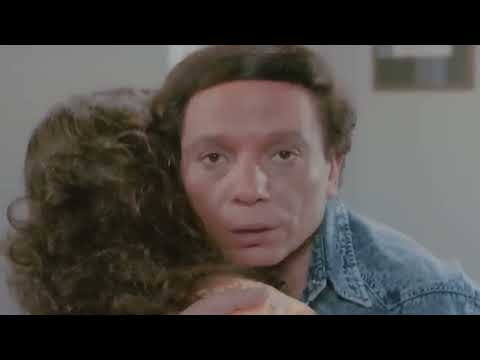 عادل امام فى اجرا مشهد رومانسي خرج عن السيطرة اصل ايدى جت ع البتاع وهى تعبانة