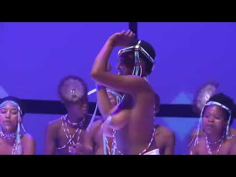 MAAJABU JAMII YA KIAFRIKA BINTI HUTEMBEA KIFUA WAZI