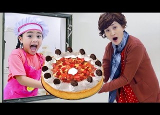  Annie Learns How To Bake Real OREO Cakes With Grandma Fun Baking And Cooking Toys For Kids