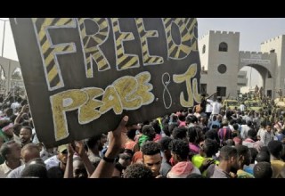 احتفالات باستقالة عوض بن عوف والجيش ينفي القيام بانقلاب عسكري ضد البشير