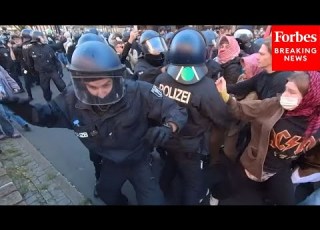  Police Clash With Pro Palestinian Protestors In Berlin Germany
