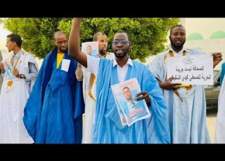 حركة كفانا تنظم وقفة تضامنية مع الصحفي المعتقل محمدي الشنقيطي