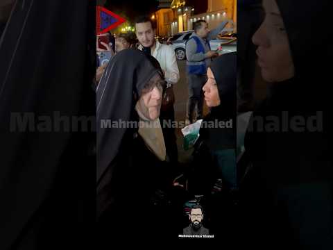 شمس البارودي لحظة وصولها لاستقبال عزاء زوجها الفنان حسن يوسف