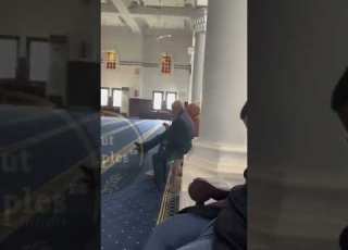  أرادت اللجنة تجربة صوته لصلاة التراويح فتمنوه ألا يتوقف أبدا