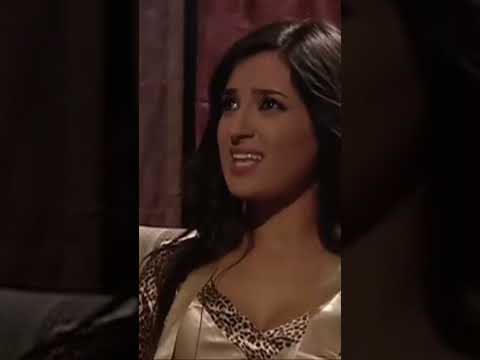 مغرورة كتير حتى على أقرب رفيقة