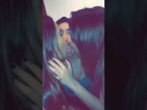 Lesbain Girls Kising Lgbt Love Kiss Lesbain Romance