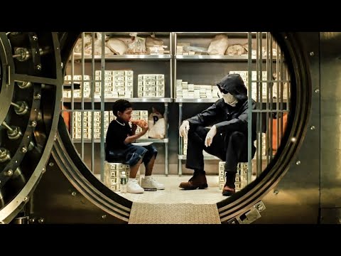 حرامى بيسرق بنك وبيخرج من الباب الامامى اودام الشرطه ومحدش بيشك فيه