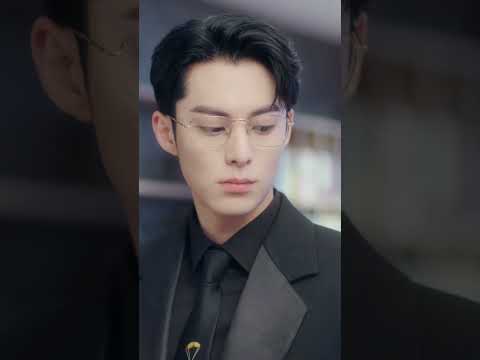 تم قرص يد الفتاة من الباب وشعر المدير التنفيذي بالحزن الشديد OnlyForLove