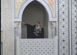د عمرو خالد يلقي خطبة الجمعة من مسجد الصالح باليمن