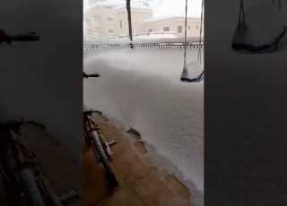  ثلج مدينة سحاب في الأردن يصل لمتر