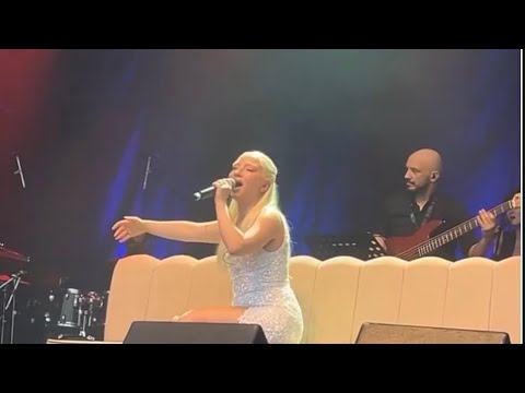 Ece Seçkin Unutursun İçin Yana Yana Uniq İstanbul Açık Hava