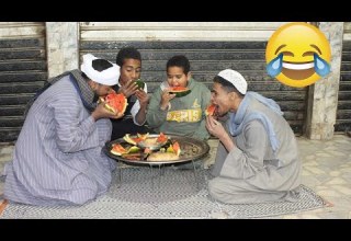 الحاج صديق اشتري بطيخة وعامل سحور جماعي في الشارع هتضحك من قلبك