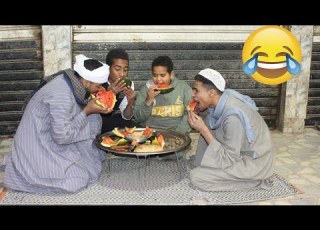 الحاج صديق اشتري بطيخة وعامل سحور جماعي في الشارع هتضحك من قلبك