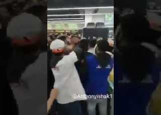 بالفيديو عراك وحرب حقيقية في سوبر ماركت بلبنان بسبب الطعام