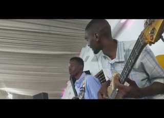 وسط الزهور متصور