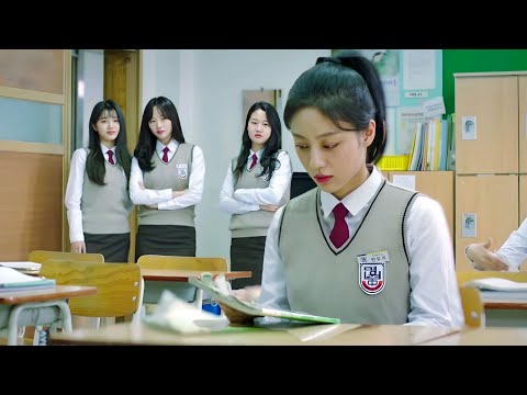 بنت جميله بتتعلم فمدرسه ممنوع فيها الكذب بس لما بيعرفوا انها كذابه جدا بتتعرض للتنمر من المدرسة كلها بنت جميله بتتعلم فمدرسه ممنوع فيها الكذب بس لما بيعرفوا انها كذابه جدا بتتعرض للتنمر من المدرسة كلها