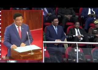 SHANGWE LA WABUNGE MAJALIWA AKITAMBULISHWA BUNGENI