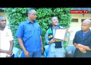 Mhe Bilakwate Mb Atunukiwa Cheti Kwa Kazi Nzuri Ya Kuwaletea Maendeleo Wanakyerwa