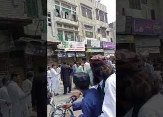 دیکھئے لنگر تقسیم ہو رہا ہے