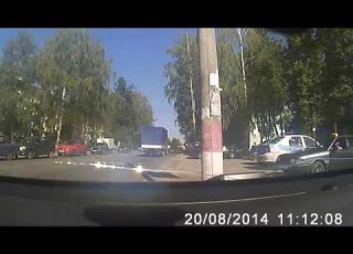  Авария около Перекрестка 20 08 2014