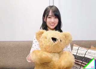 賀喜遥香 ニコニコの日に笑顔でぬいぐるみに抱きつくかっきー 乃木坂46