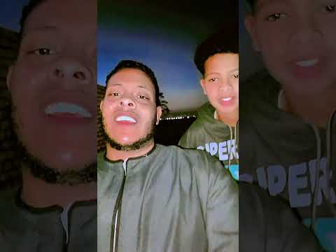 قالو القمر في السماء قولت القمر عندي