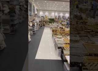 امرأة توثق بصق سيدة بمركز تجاري بالدمام وت طالب بالقبض عليها بتهمة نشر كورونا