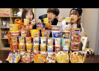 爆食い カップラーメン1万円分食べ切るまで帰れませんをしたらツラすぎて全員のテンションが10000 になったwwwwwww