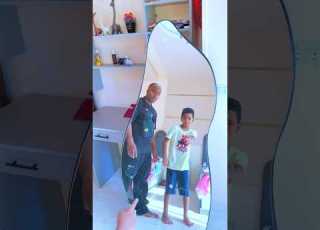 الولد الغبي والشرطي لايك واشتراك قربنا ١١ مليون