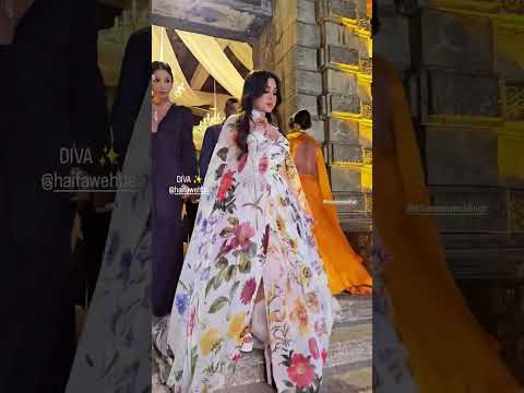 وصول الأميرة هيفاء وهبي في حفل زواج غني الغندور Diva Haifa Wehbe In A Magnificent Party وصول الأميرة هيفاء وهبي في حفل زواج غني الغندور Diva Haifa Wehbe In A Magnificent Party