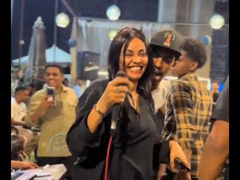 الفنانه عهود مدنى وفك عرش