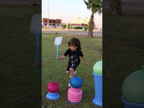 عمر فرقع اربع بالونات بسرعه