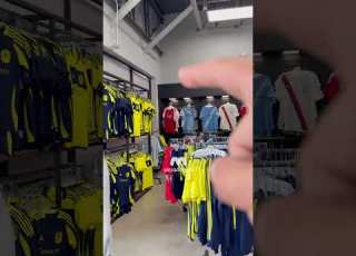  قوة شعبية الهلال هي من جعلت صاحب هذا المتجر في ناشفيل وضع اطقم الهلال في واجهة المحل