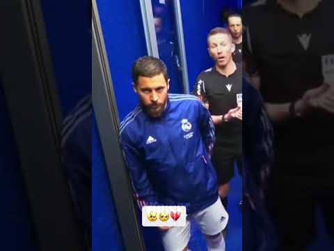 واقف مصدوم في مرايتي حبايبي ليه قتلوني Hazard Edit