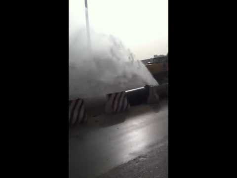 انكسار ماسورة مياه طريق عثمان بن عثمان انكسار ماسورة مياه طريق عثمان بن عثمان