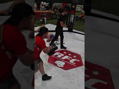 Der Trainer Schreit Nur EIN Wort ELLBOGEN Brutaler Fight Fy Fyy Germany Mma