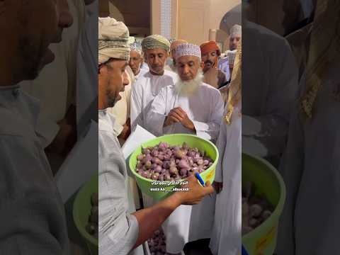 مناداة الثوم الذكر العماني في سوق نزوى
