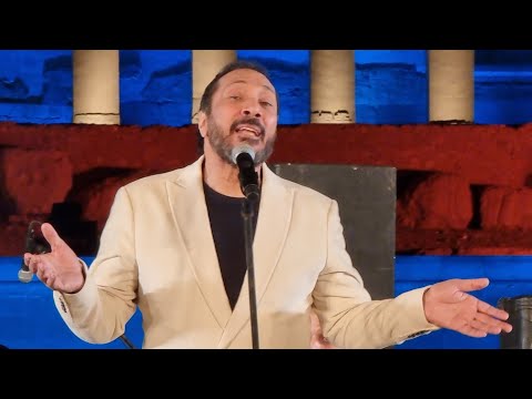 جمهور سوهاج يجبر علي الحجار على غناء الرحايا الأغنية صعبة ياجماعة جمهور سوهاج يجبر علي الحجار على غناء الرحايا الأغنية صعبة ياجماعة