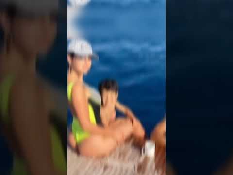 صور رونالدو و جورجينا في البحر