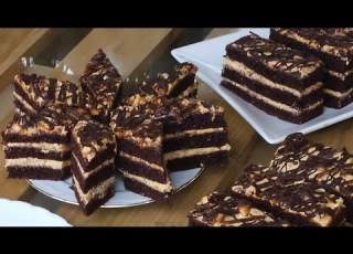 Snickers Chocolate Sponge Cake Roasted Peanuts Chic Cake Simple No Rolling