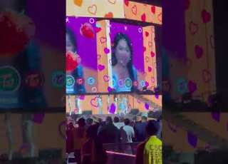  Nayeon Full Sprint To The Front Stage To Catch Up To The Choreography TWICEinLA