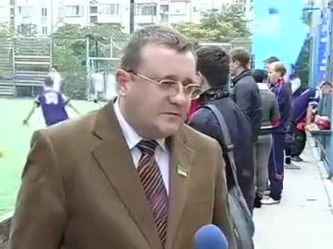 К Фанатам Гуппи и Пузырьки Хлебоутки и Большое шоу Акулёнка прилетел мяч