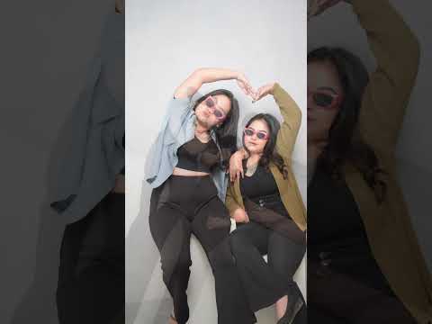 IDE POSE POTO STUDIO WITH BESTIEE Shorts