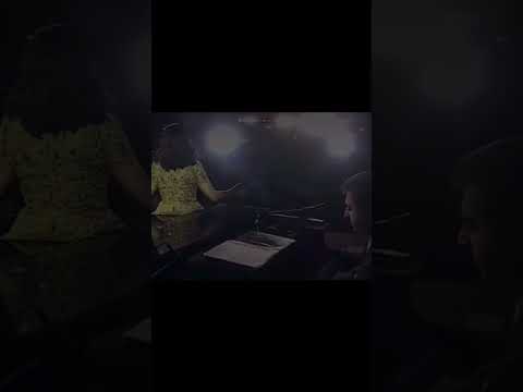 لحن يسمعني حين يراقصني