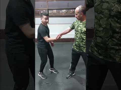 ازاي تدافع عن نفسك ضد مسكه اليد العنيفه