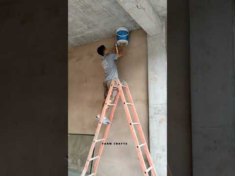 حرفي يزيل خلايا النحل من السطح بذكاء عمل احترافي